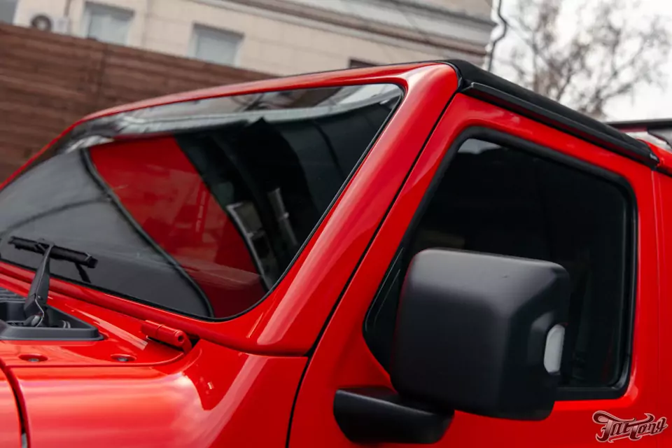 Кузовной ремонт яркого Jeep Wrangler